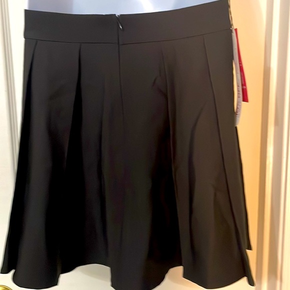 Romwe black high waisted pleated skirt size medium - Picture 3 of 5